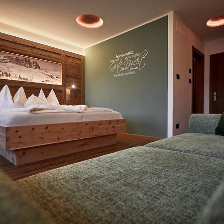 Hotel Garni Savoy Castelrotto Bagian luar foto