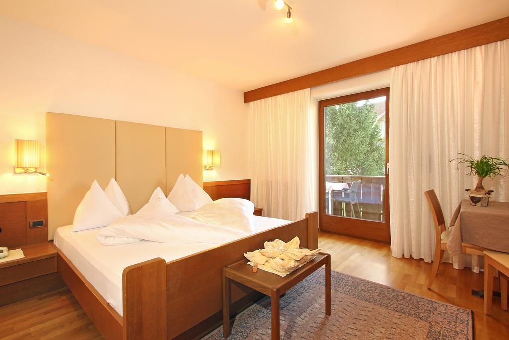 Hotel Garni Savoy Castelrotto Ruang foto