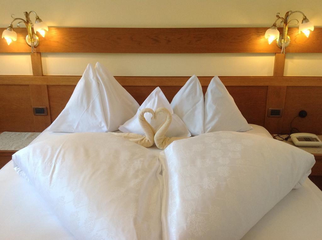 Hotel Garni Savoy Castelrotto Bagian luar foto
