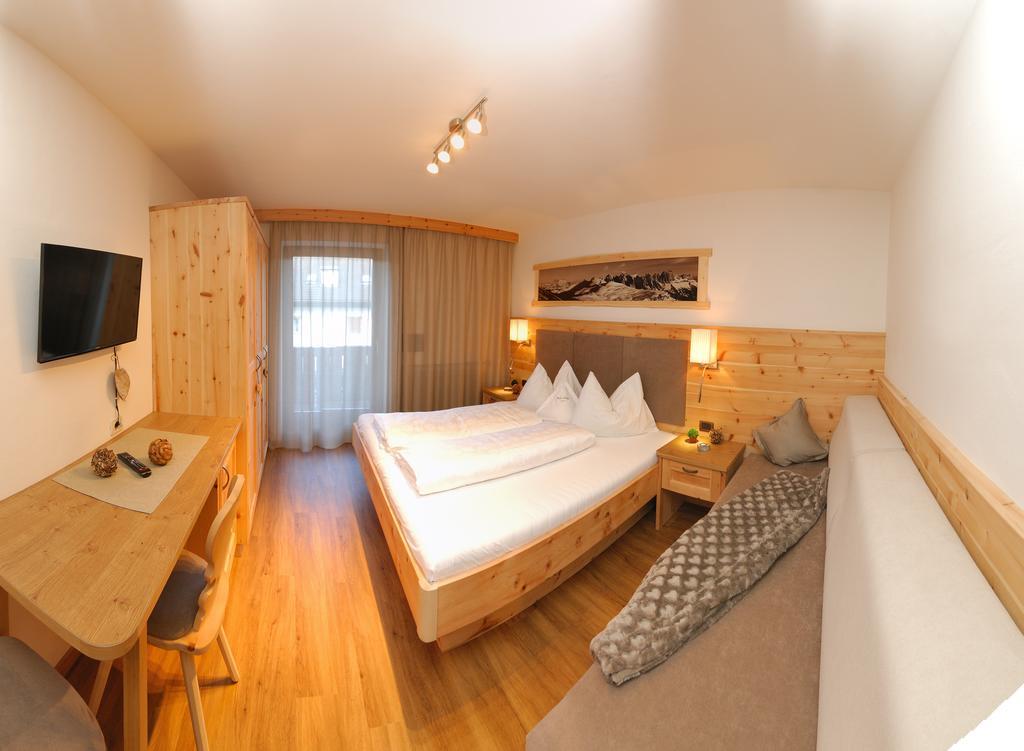 Hotel Garni Savoy Castelrotto Bagian luar foto