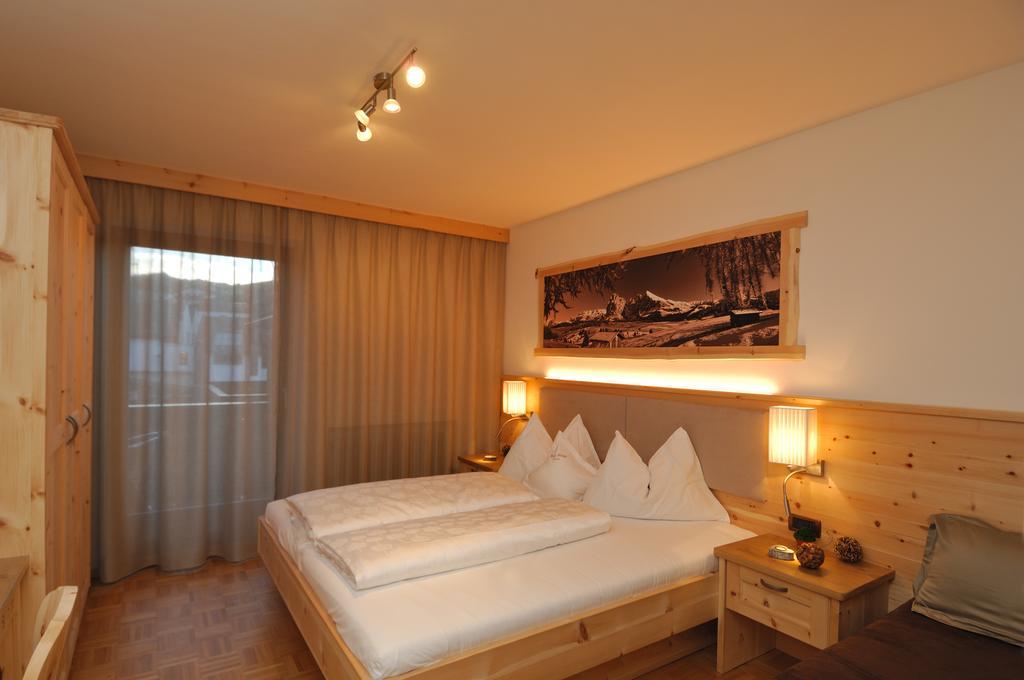 Hotel Garni Savoy Castelrotto Bagian luar foto