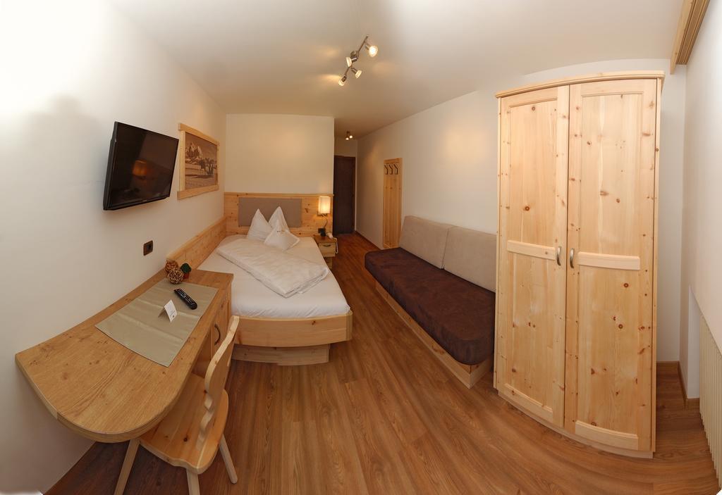 Hotel Garni Savoy Castelrotto Bagian luar foto