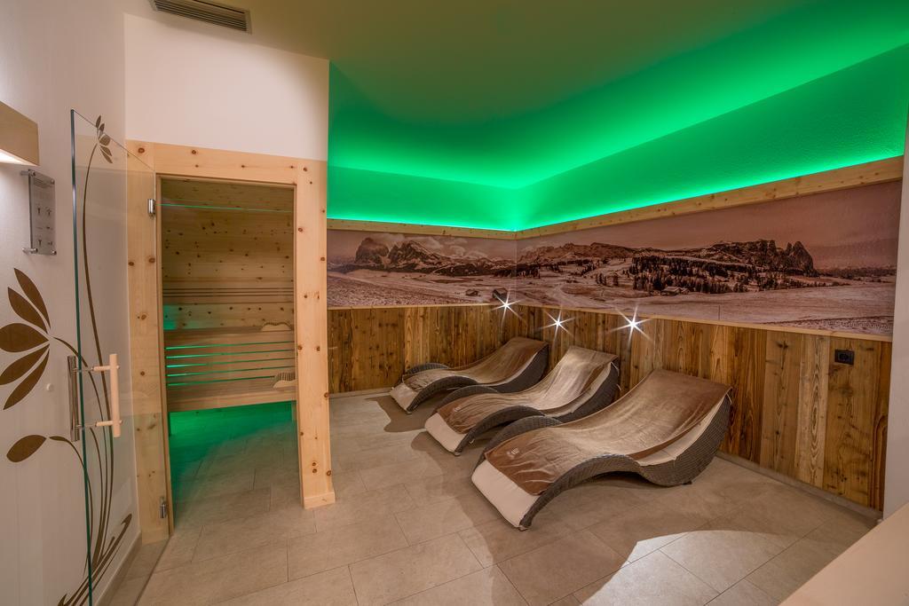Hotel Garni Savoy Castelrotto Bagian luar foto