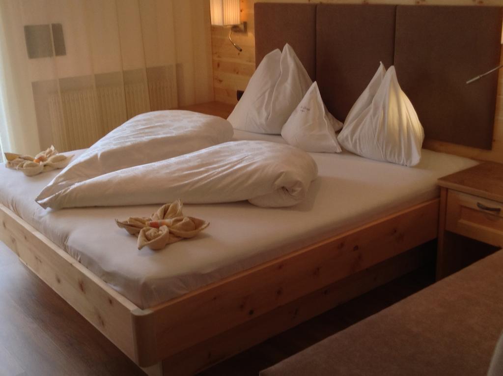 Hotel Garni Savoy Castelrotto Ruang foto