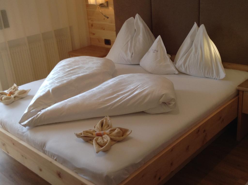 Hotel Garni Savoy Castelrotto Ruang foto
