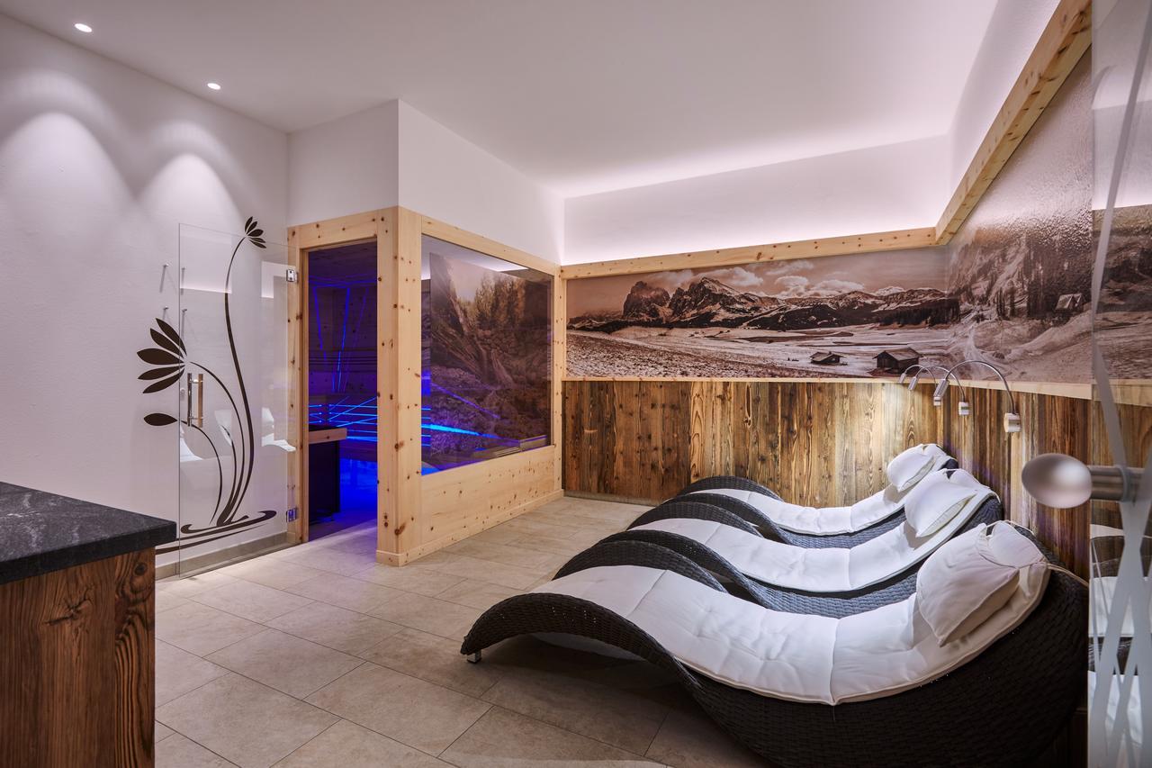 Hotel Garni Savoy Castelrotto Bagian luar foto