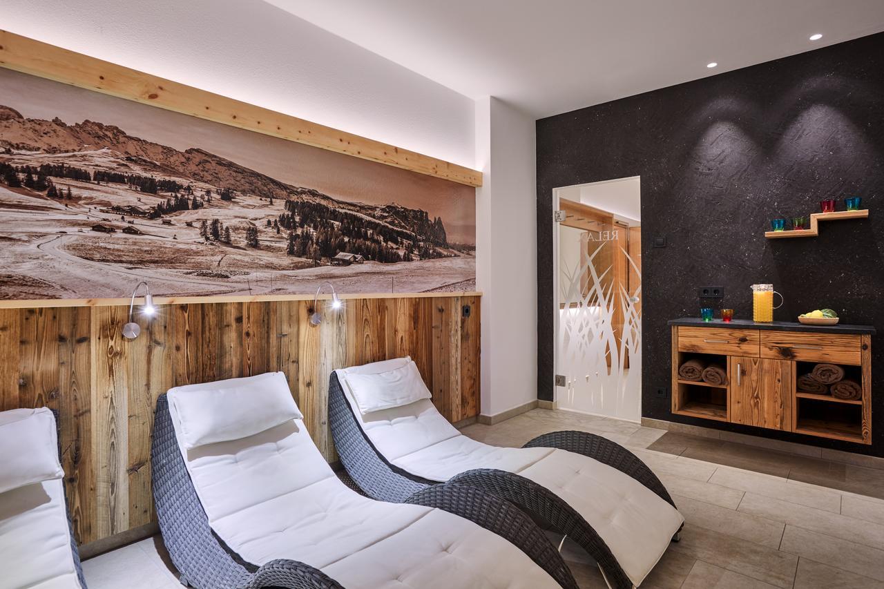 Hotel Garni Savoy Castelrotto Bagian luar foto