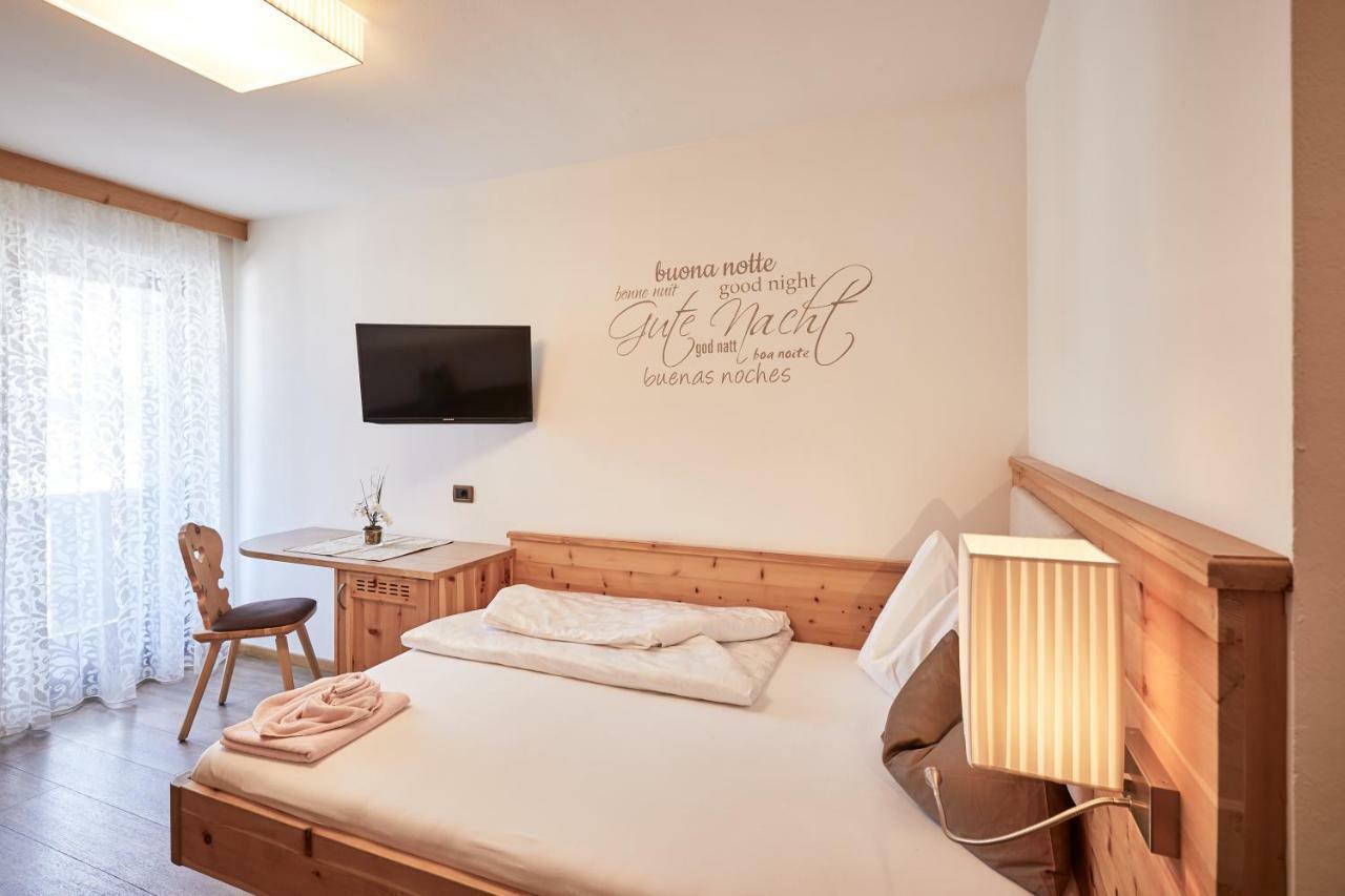 Hotel Garni Savoy Castelrotto Bagian luar foto