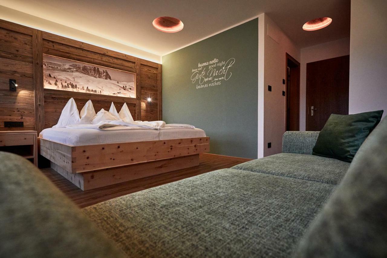 Hotel Garni Savoy Castelrotto Bagian luar foto