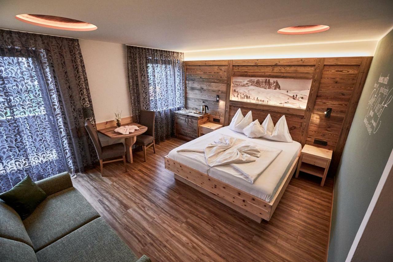 Hotel Garni Savoy Castelrotto Bagian luar foto