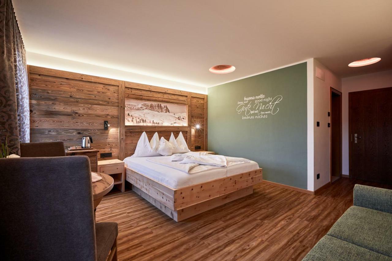 Hotel Garni Savoy Castelrotto Bagian luar foto